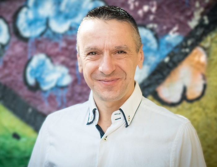 Sárik Péter 700x