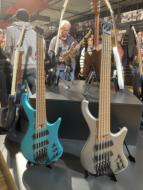 Ibanez BassWorkshop HeadlessBass EHB1005 03. 500x