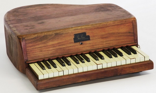 1948 Rhodes Pre Piano 640x