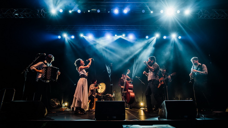 advent Barcelona Gipsy balKan Orchestra 750x