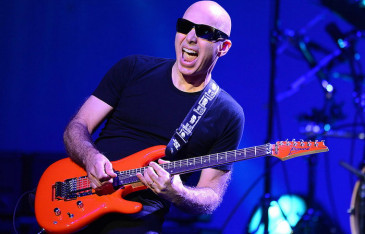 Satriani esete a Gibson SG-vel és más drága gitárokkal