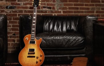 A Gibson kihozta a Slash „Jessica” Les Paul Standard gitárt